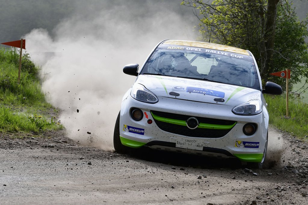 Sebastian Magnussen og Henrik Skott i deres Opel ADAM på den sjette hastighedsprøve i weekendens Anderup El Rally på Fyn
(Foto: Morten Dam - autoMOTIV/specialpress)